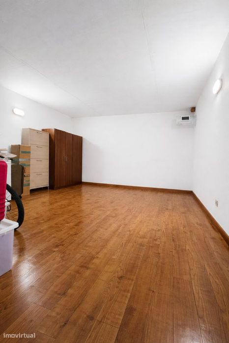 T2 com Box de 32,85 m² e Arrecadação de 19,60 m² com Piscina