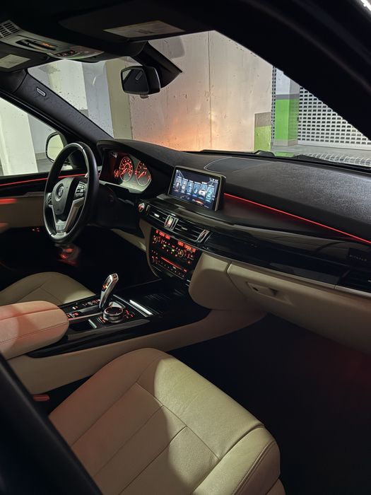 Автомобіль BMW X5 F15