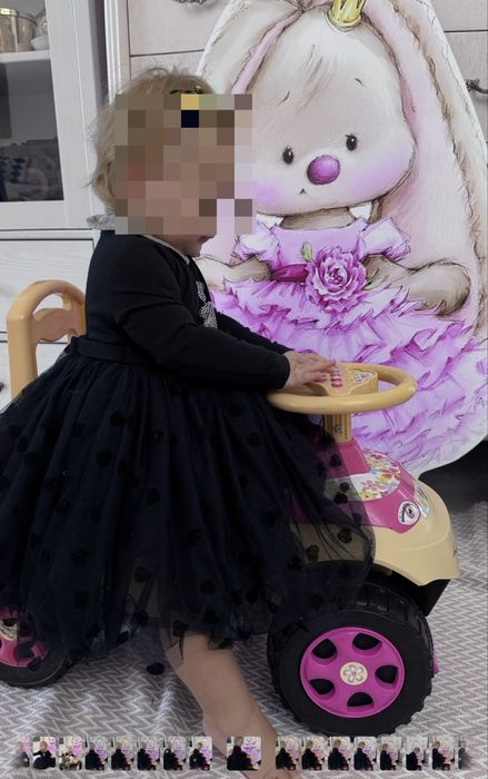 Продаю сукню розмір приблизно 9 - 18 місяців. Можна на 1 рік.,