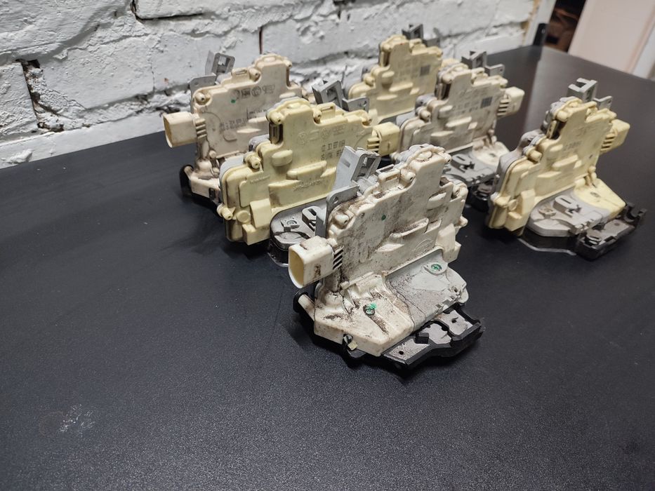 Замок дверей Пассат б6 б7 Октавія А5 Гольф 6 5  замок двери Passat b6