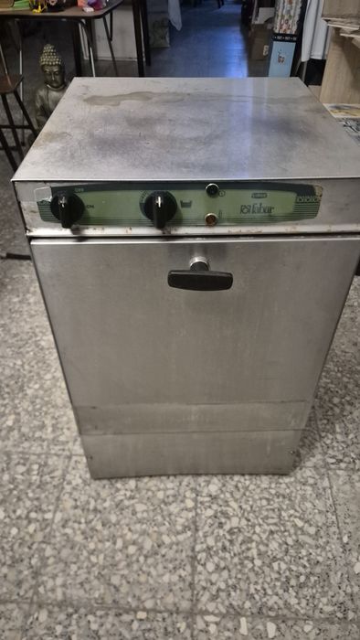 Máquina lavar copos e chávenas