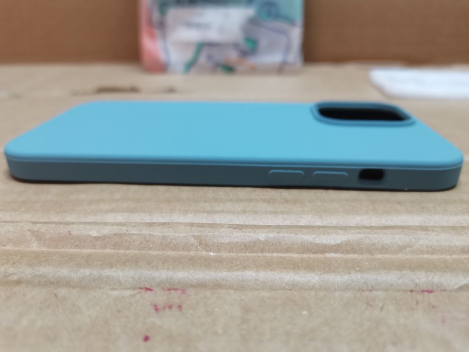 kwmobile Etui na iPhone'a 14 Pro Max - wąskie silikonowe etui z TPU