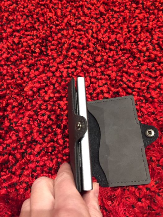 Carteira Porta Cartões Automaticamente