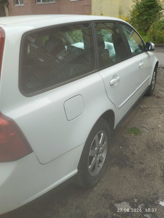 Автомобіль  volvo v50