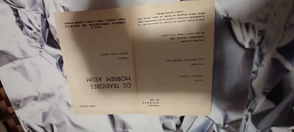 Livro _Os Traidores Morrem Assim_ de Fred Hercey