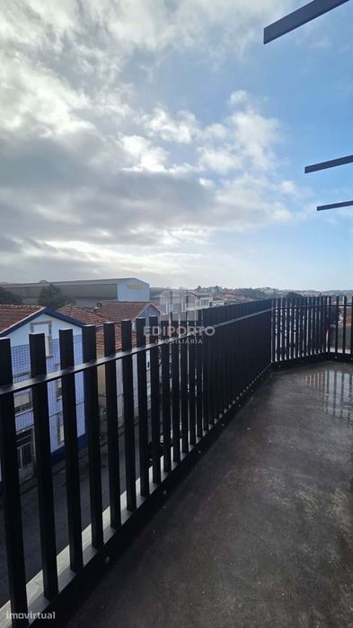 Apartamento T2 com Varanda e Garagem em Condomínio Fechado Conforto, Q — Mafamude E Vilar Do Paraíso, Porto