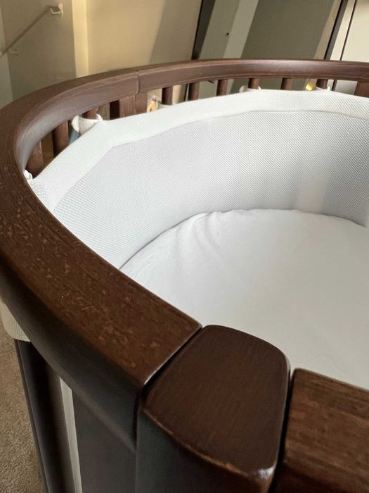 Cama Stokke® Sleepi Mini V3 (castanho) + Colchão + Lençóis + Tela