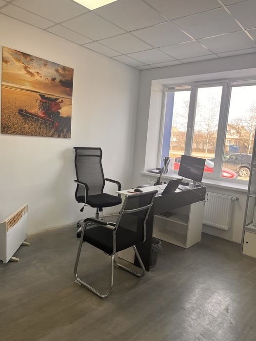 Офісні приміщення на Парковій 3а, перша лінія.