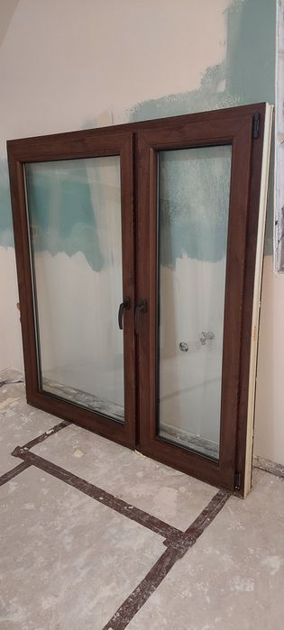 Okna plastikowe prawie nowe 150x145  kolor ORZECH