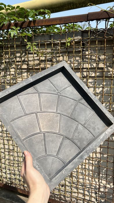 Форми для плитки б/в