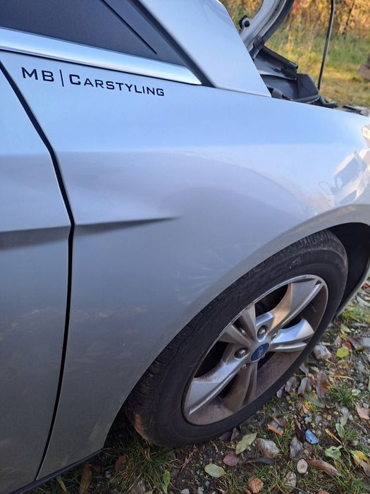 Błotnik przód Ford Focus MK3 III lakier 0B bez rdzy