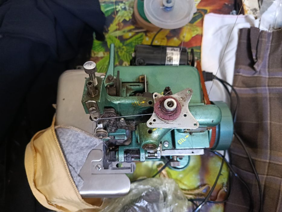 Оверлок с электроприводом и антэнкой