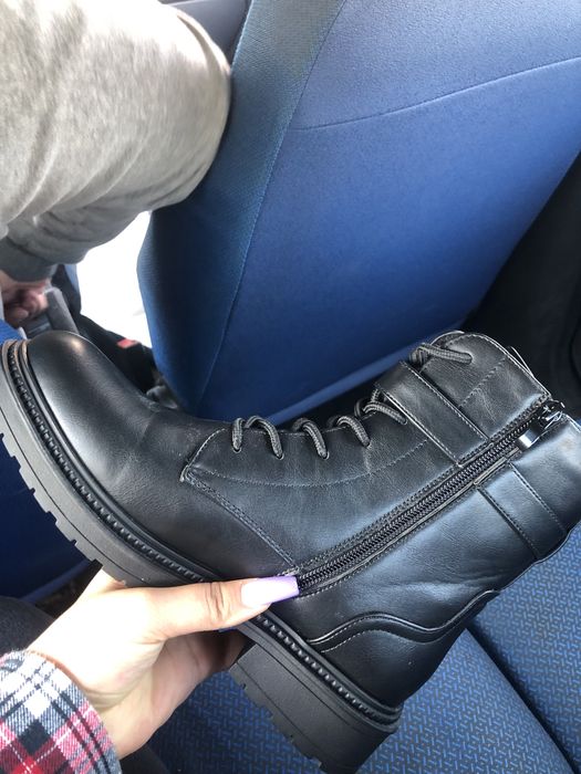 Bota preta nunca usada C&M Paris