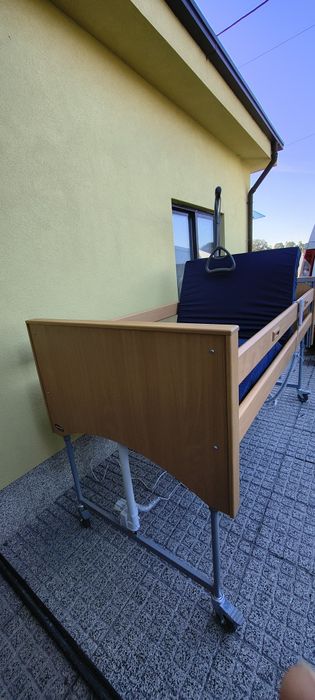Cama articulada elétrica e elevatória hospitalar invacare nova