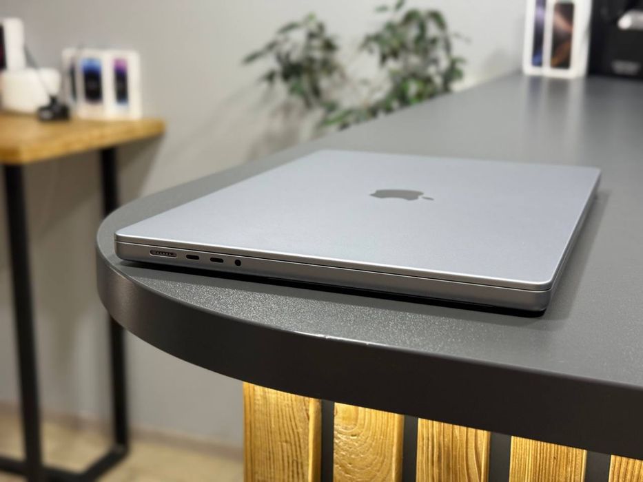 MacBook Pro 16  M2 Pro  2023 Space Gray