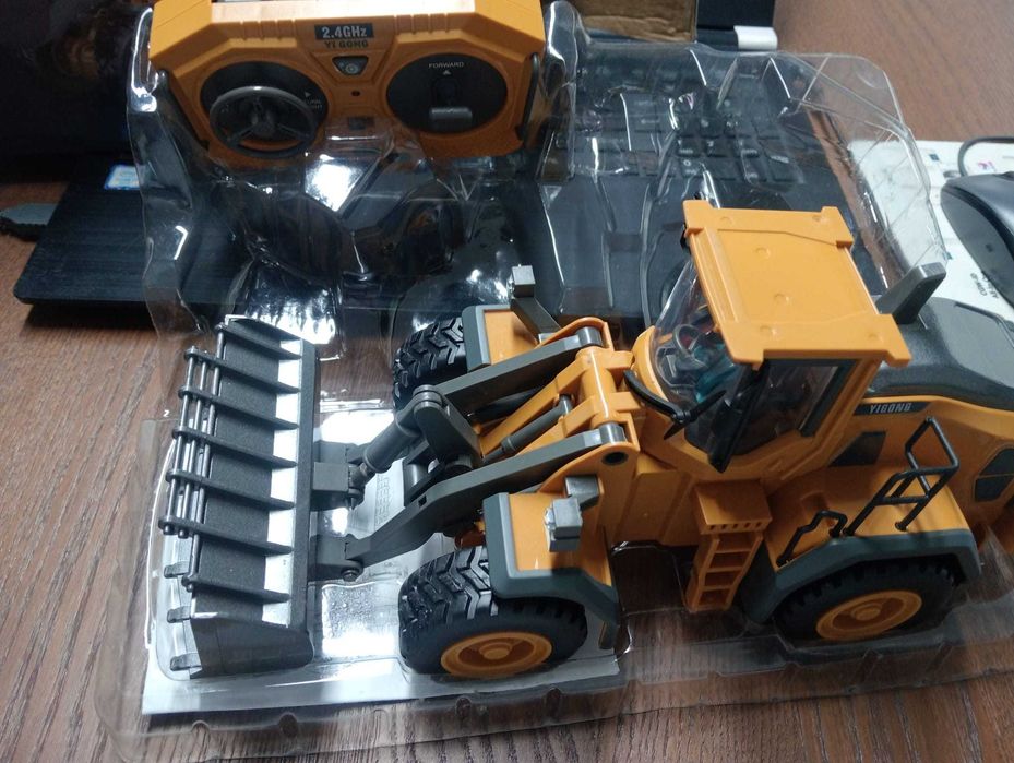 Escavadora R/C 9 Canais YI GONG BC1057 – NOVA (2 Baterias)