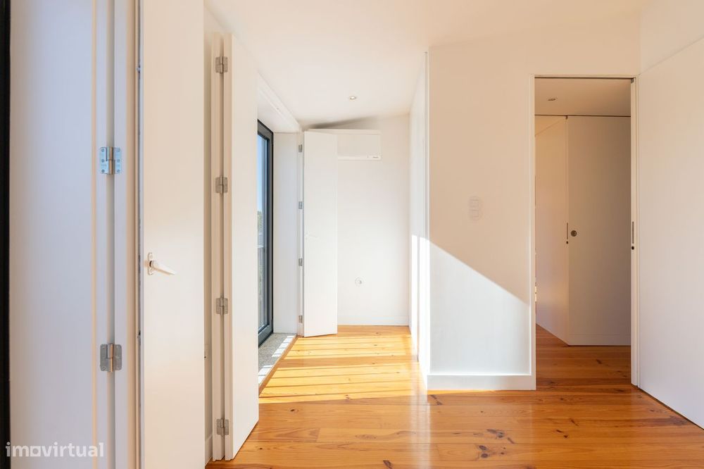 T2+1 moderno com varanda, elevador e ar condicionado