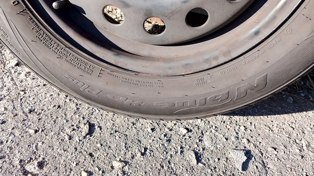 Продам идеальную пару колёс 195/60R15, на дисках Форд, лето