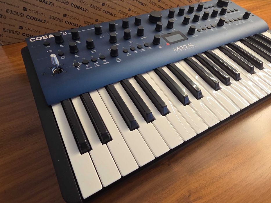 Sintetizador Modal Cobalt8 com decksaver