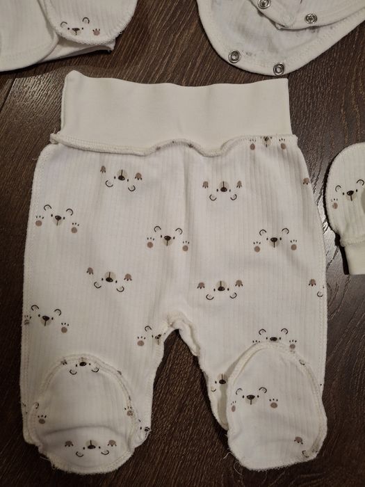 Продам набір дитячого одягу