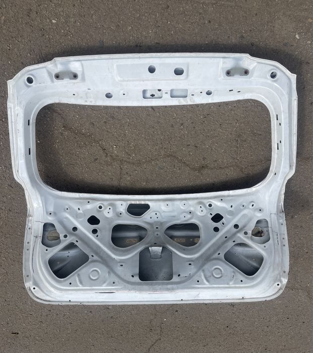 Ляда крышка багажника Toyota Avensis T29 тойота авенсис Т29