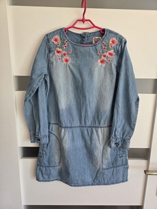 Sukienka z miekkiego jeansu haft Dunnes r.122cm 7lat