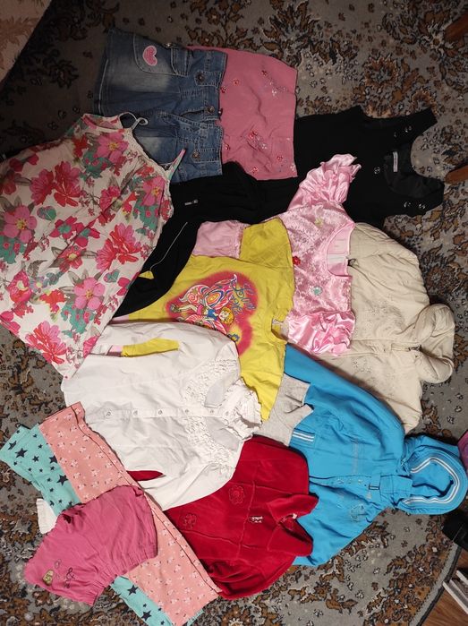 Продам пакет одежды на девочку 7-9 лет в хорошем состоянии