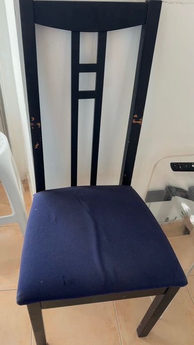 Conjunto mesa + 3 cadeiras usadas