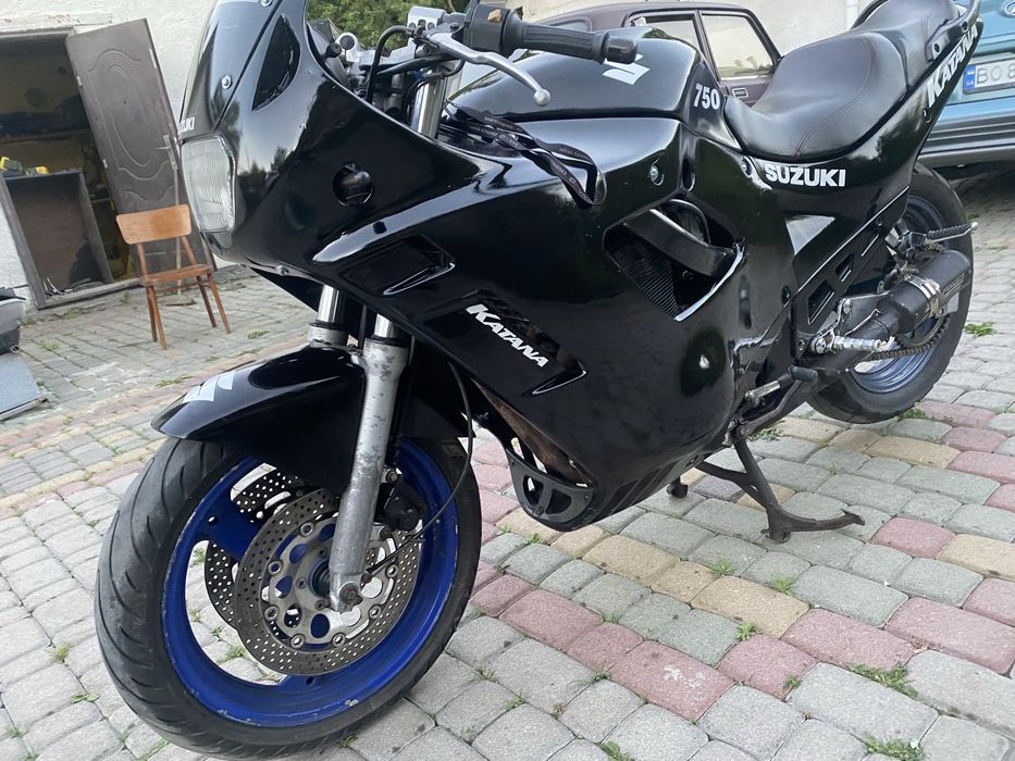 Suzuki katana 750