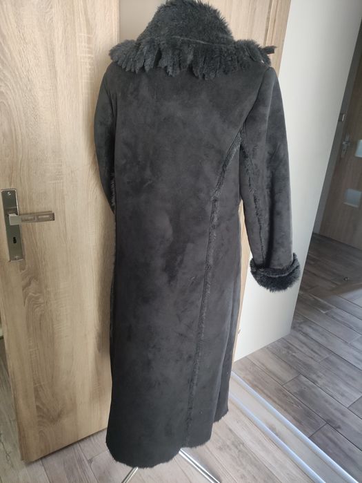 Płaszcz kożuszek czarny Revolution w rozmiarze 46/48 zapraszam