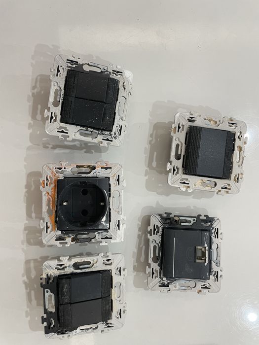 Tomadas,  interruptores de luz e estores  mais de 80 etc legrand alta qualidade