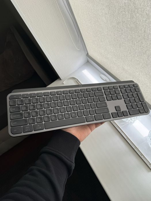 Logitech MX keys for business