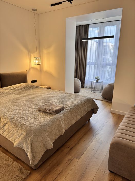 Вільно з січня. Липки, біля озера та парку