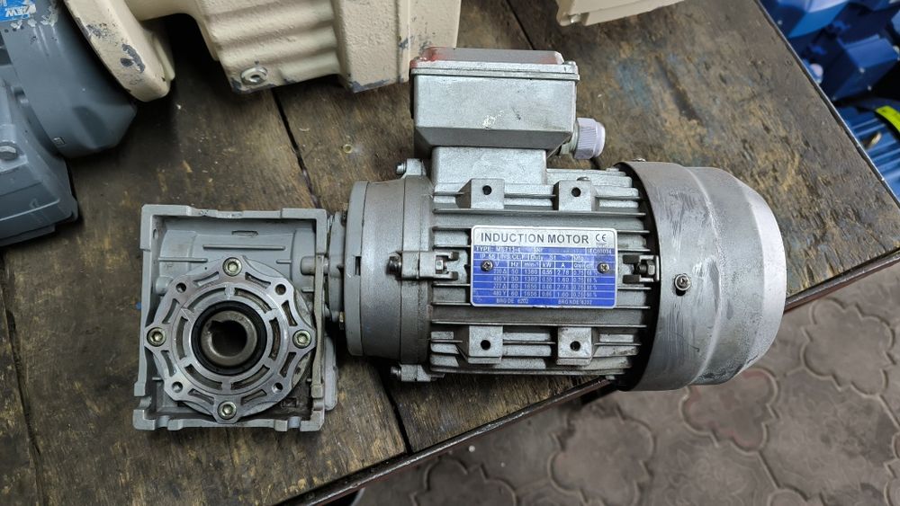 0,55 квт 100 об. Мотор редуктор. Электродвигатель с редуктором