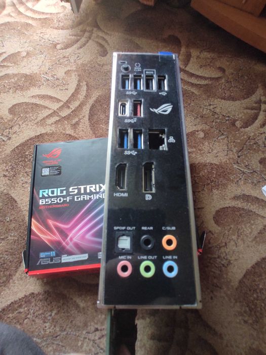 Материнська плата Asus ROG Strix B550-F Gaming