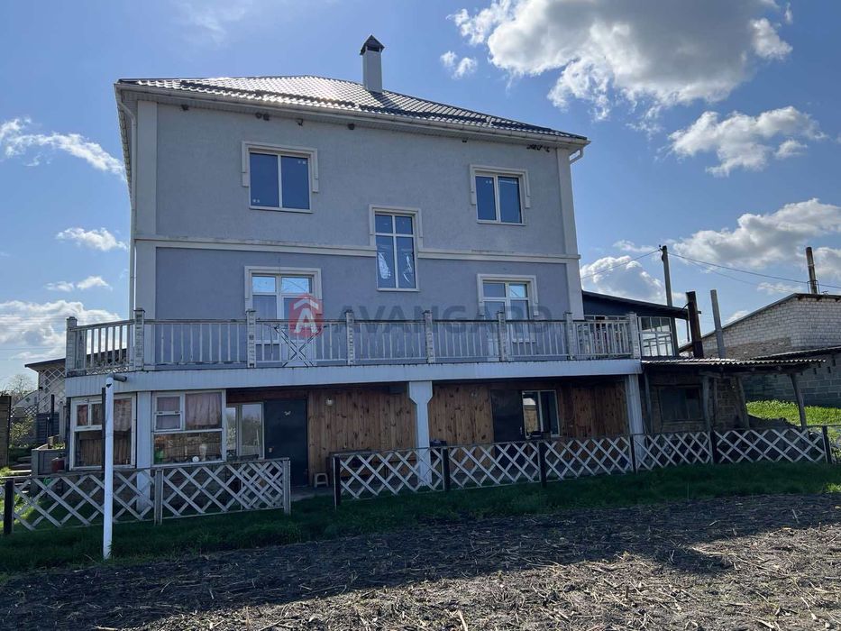 Продається новий будинок у м. Чигирин.