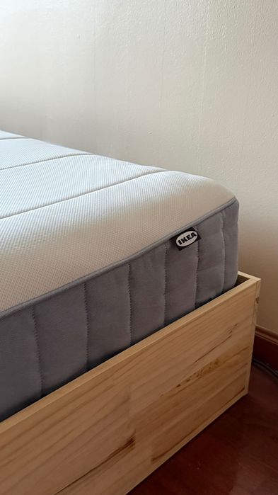 Vendo Cama Solteiro c/ colchão