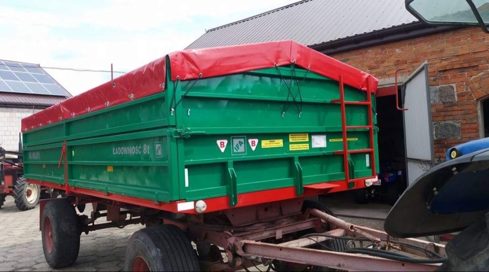 Plandeki, plandeka na przyczepę rolniczą.