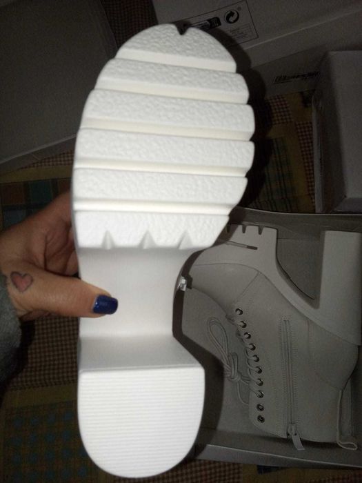 Botas de atacadores cano baixo