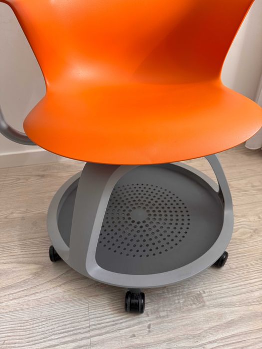 Cadeira e mesa/secretária de trabalho/formação/criança/escola