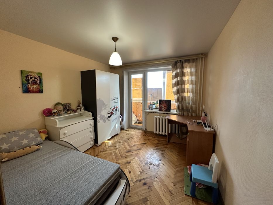 Продам  4к.квартиру в Центре"S=92м2"Князя  В.Великого-15"Б"