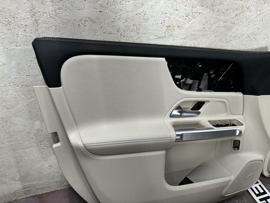 Карты обшивка Дверей EQB 250+ X243 Mercedes Benz Светлый Салон 2023 г.