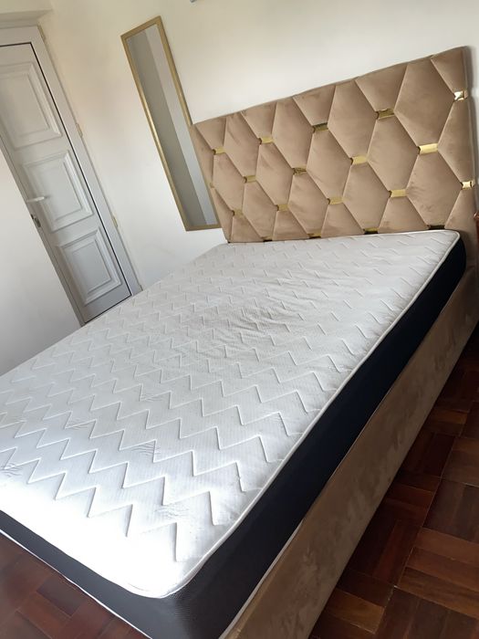 Cama com colchao e estrado