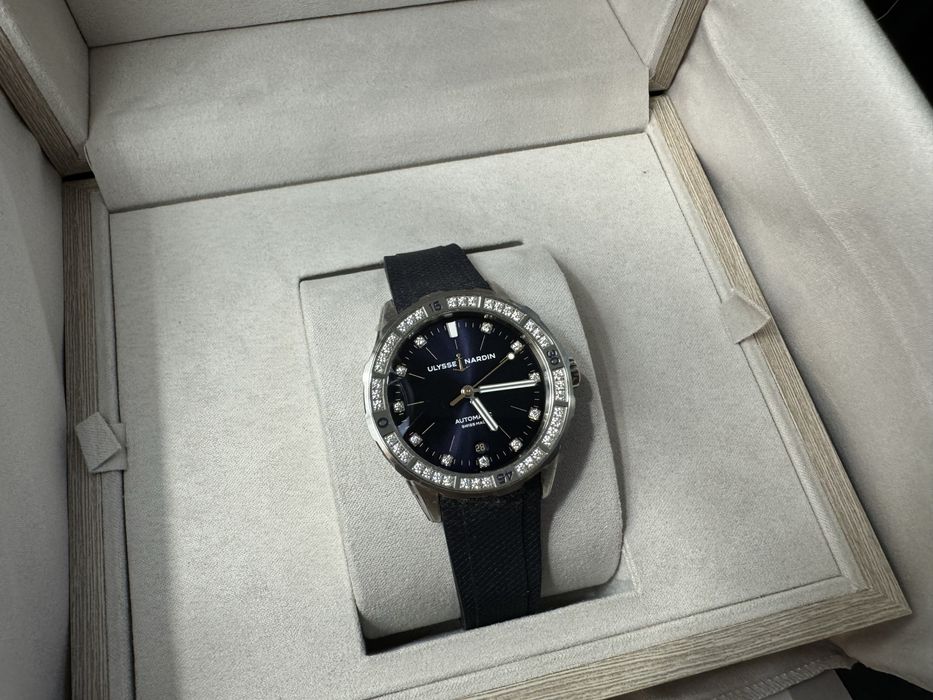 Новые стоят 700 тыс грн.NEW ULYSSE NARDIN. Nobles