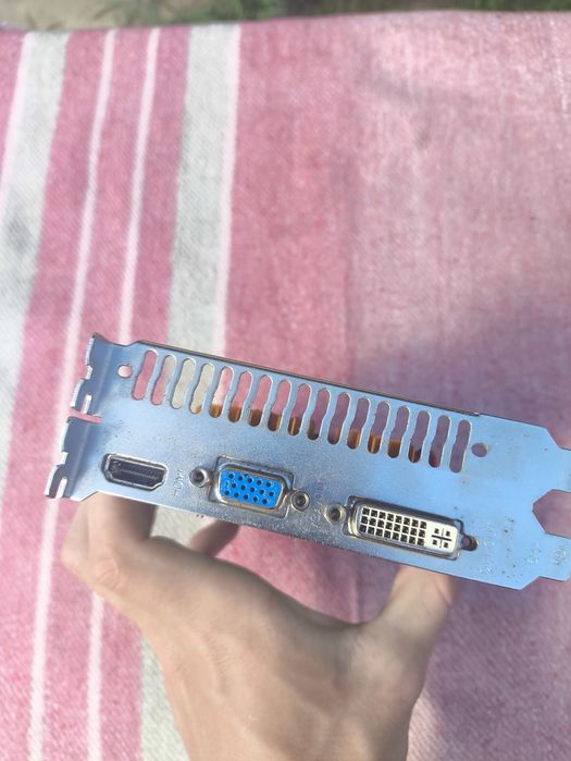 Відеокарта Nvidia GTS 8600 512мб DDR3 на деталі