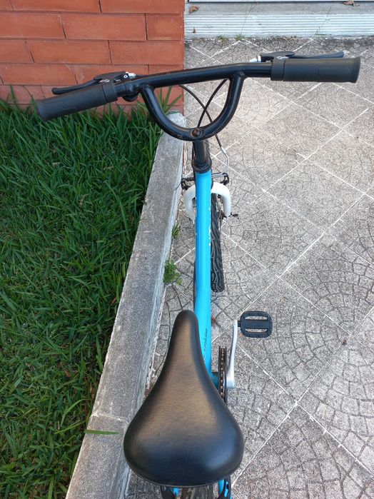 Bicicleta de Criança Btwin Roda 20'' (Decathlon | ideal dos 6 aos 9 anos). Bom estado. Zona de Braga.