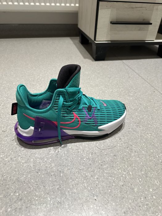 Кросівки чоловічі Nike Lebron Witness 6
