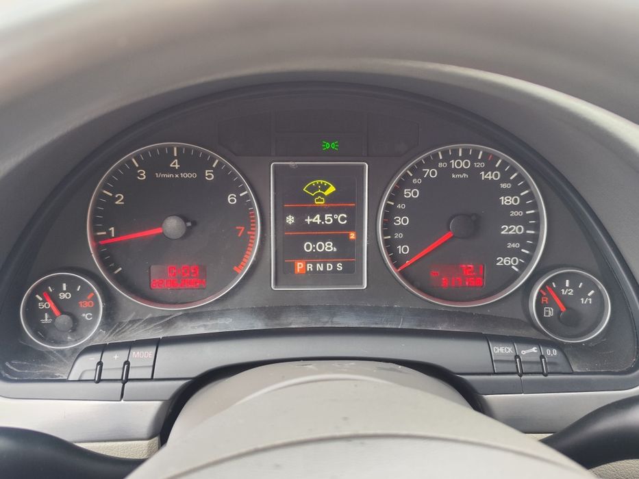 Ауди а 4 б7 2.0 Бензин  Автомат