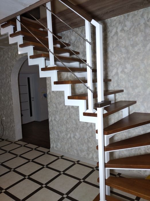 Сходи металокаркаси перила нержавейка ковані метал стекло дерево