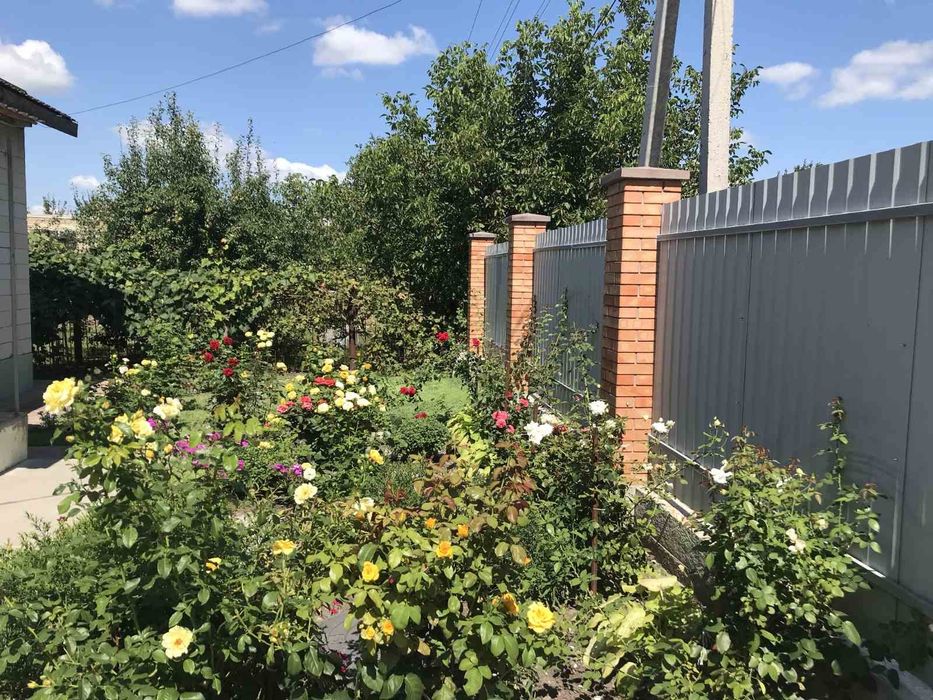 Продаємо добротний будинок селище Молодіжне